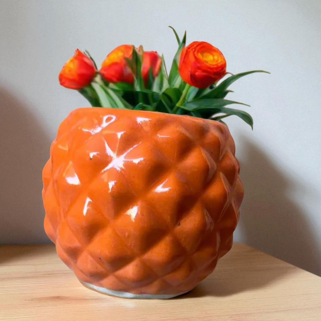 Round orange Diamond pot