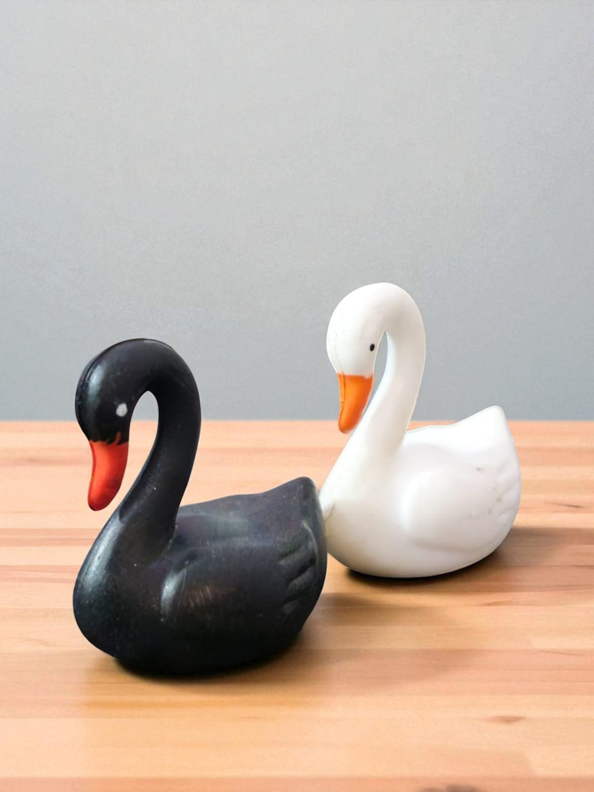 Black and White Swan Miniature (M-121)