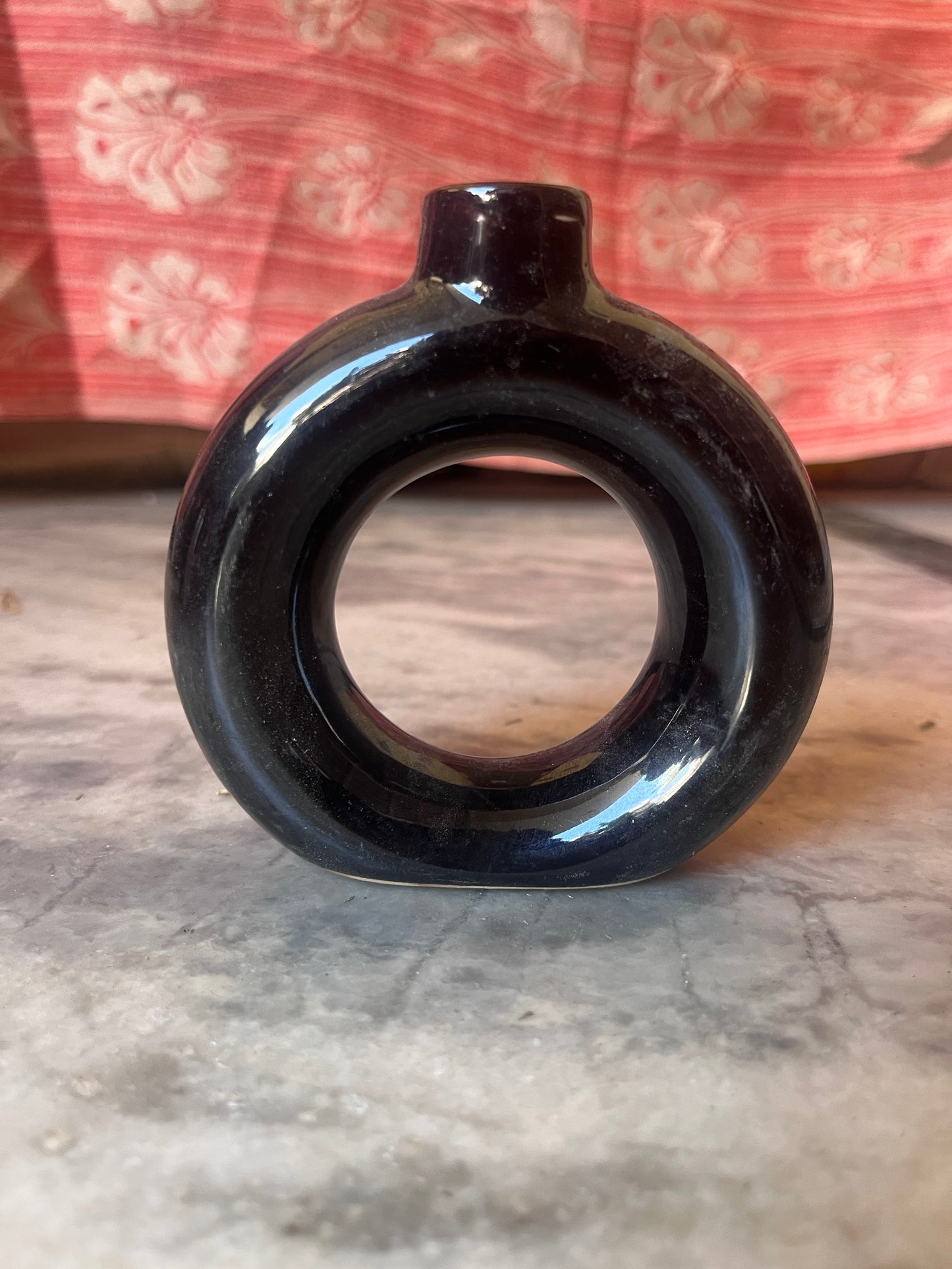 Black round planter