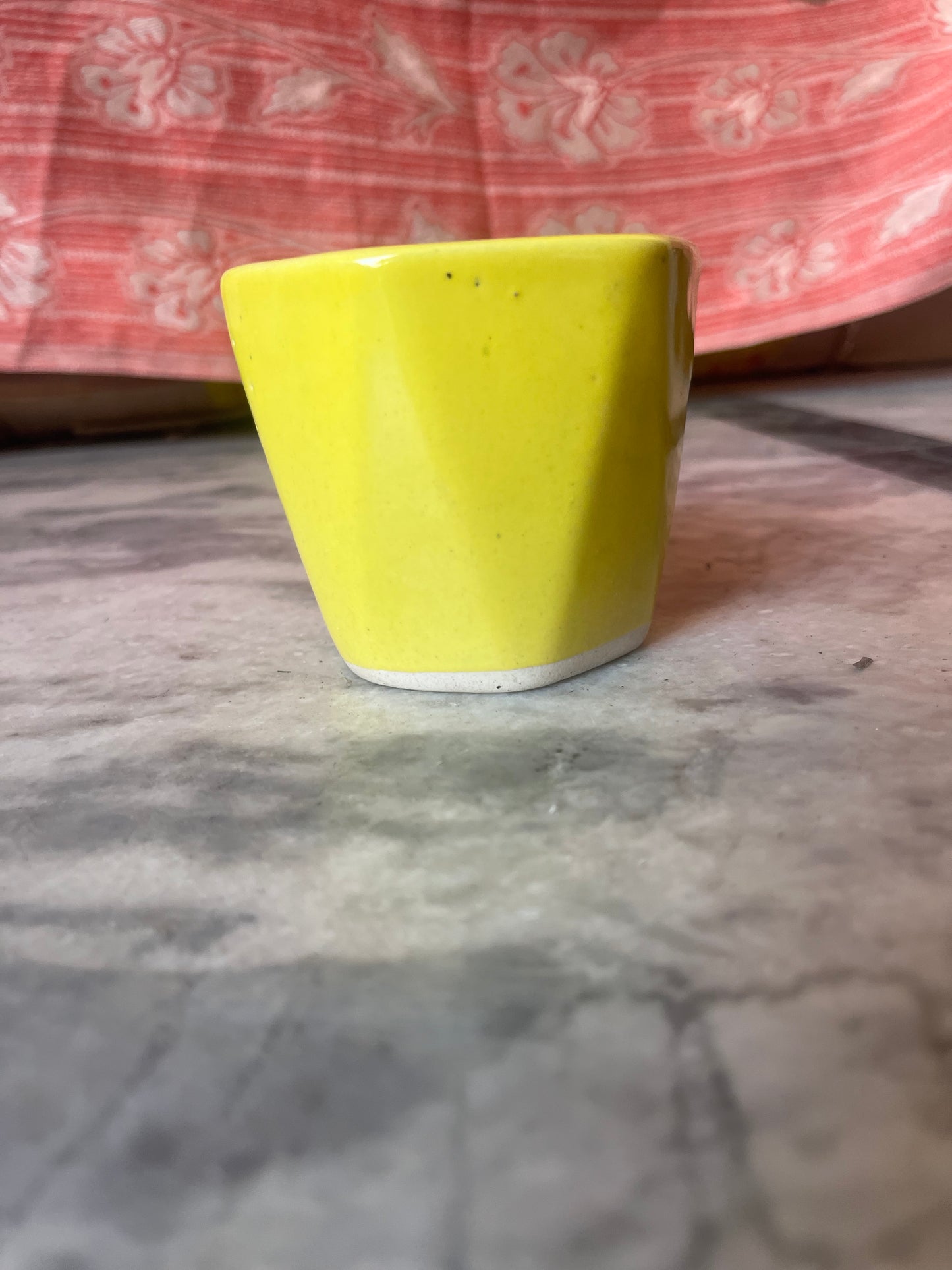 Sqaure yellow pot