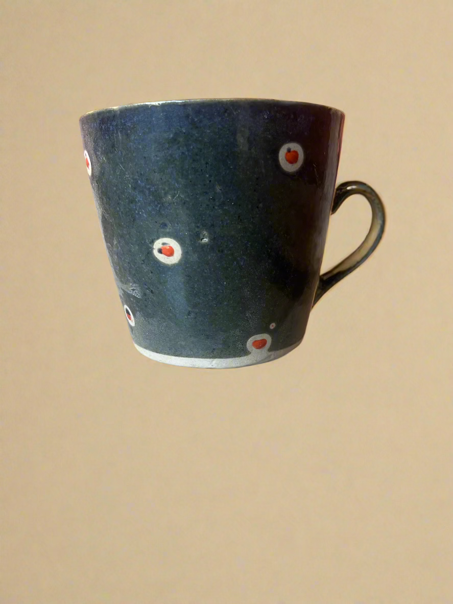 Black dot cup