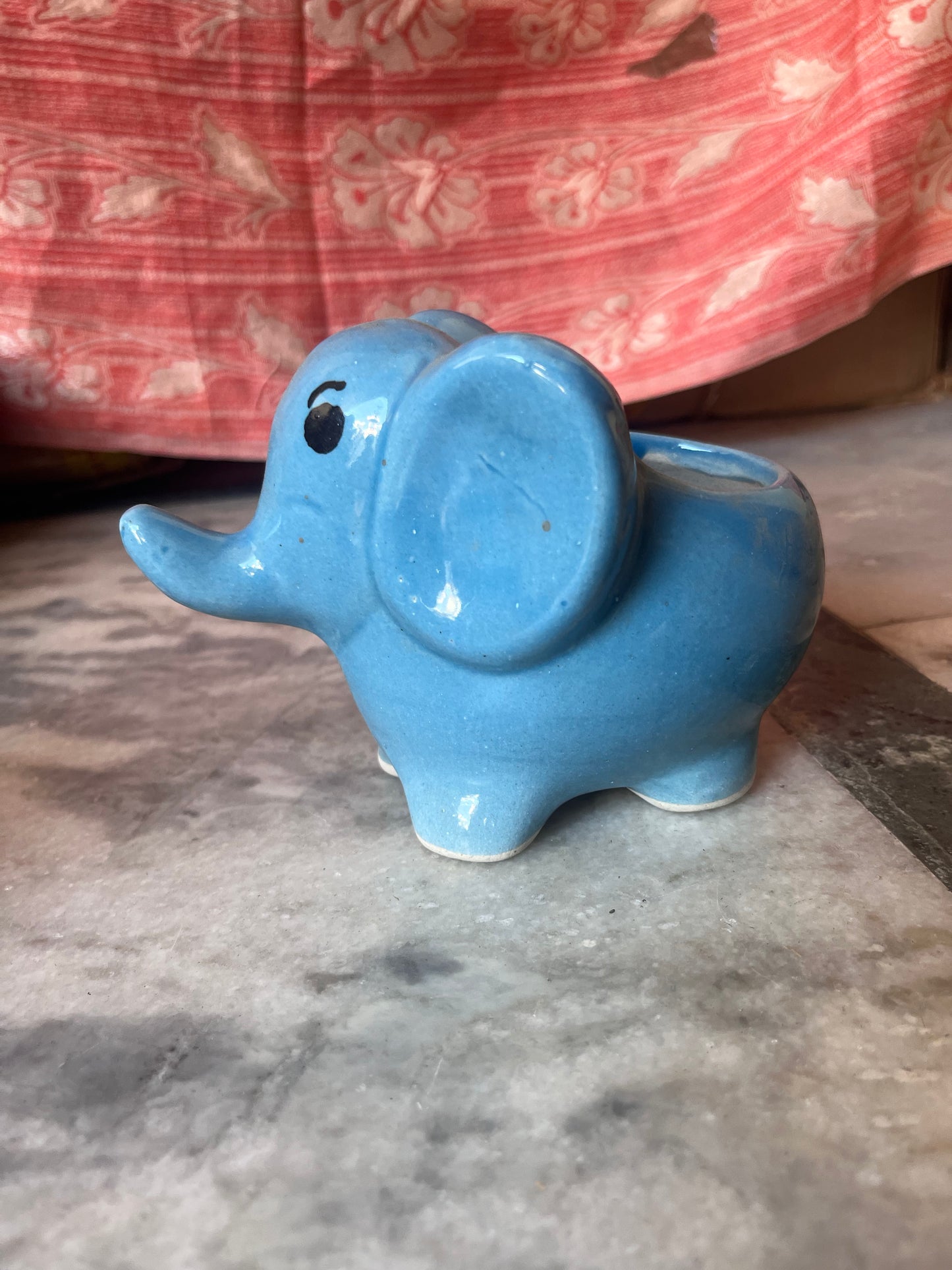 Elephant blue pot