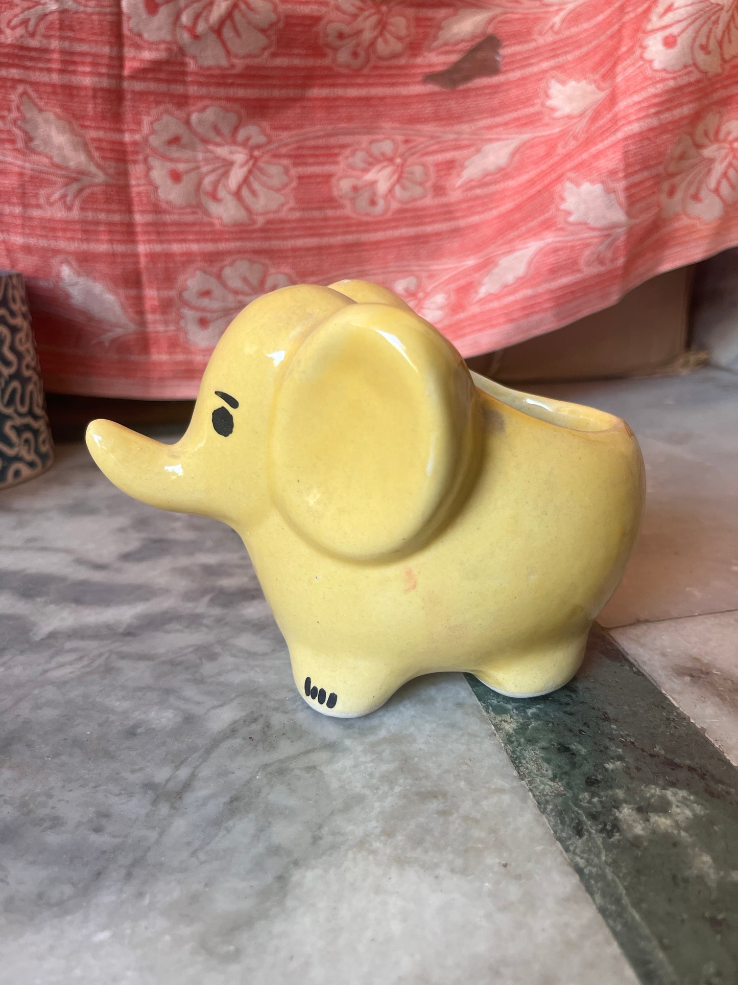 Elephant yellow pot