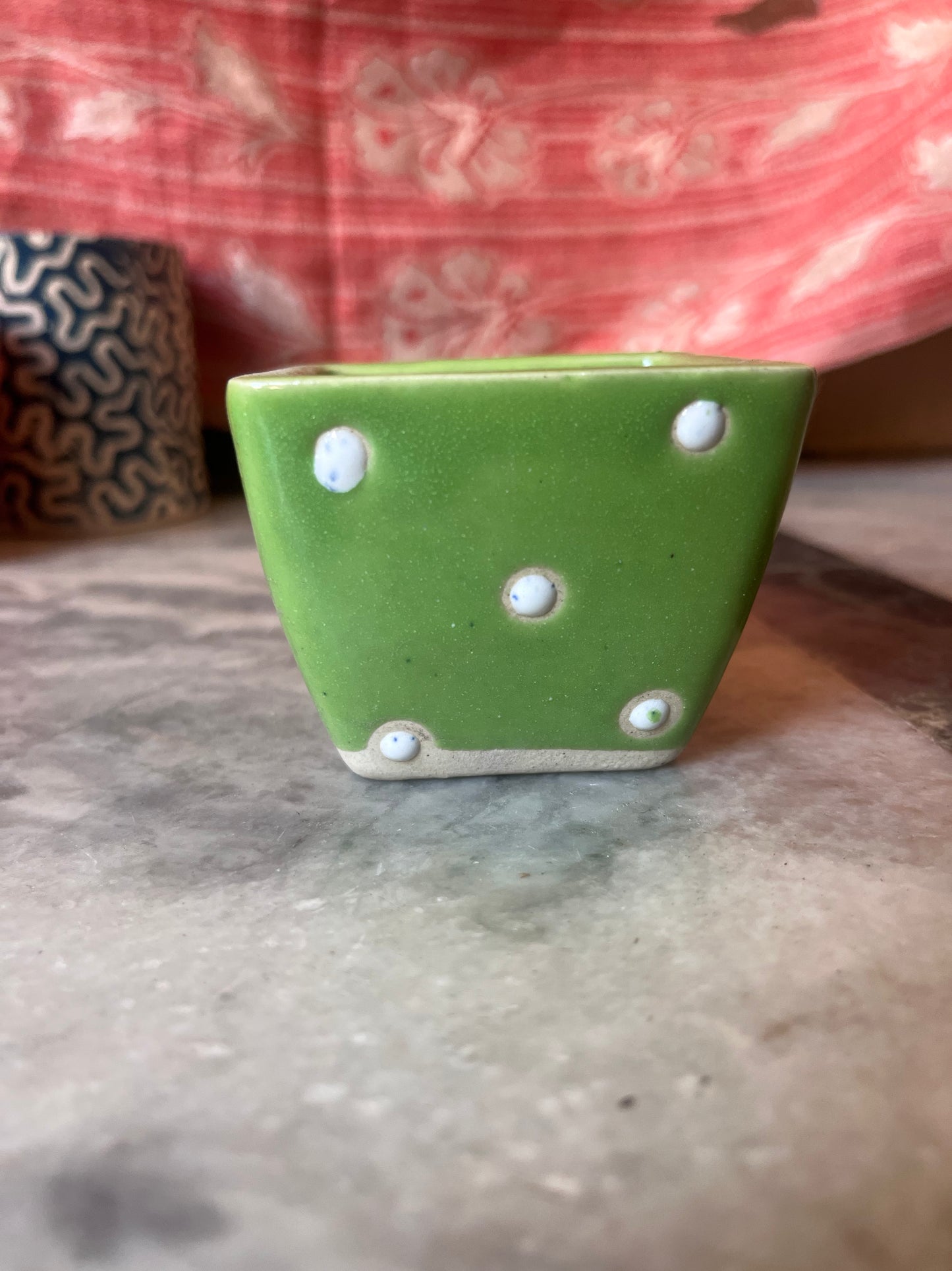 Green dot cup pot