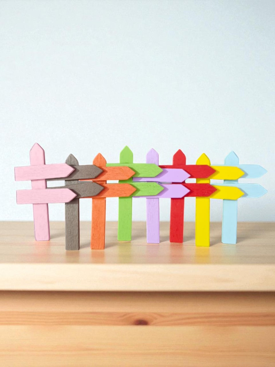 WOODEN POST MINIATURE (M-107)