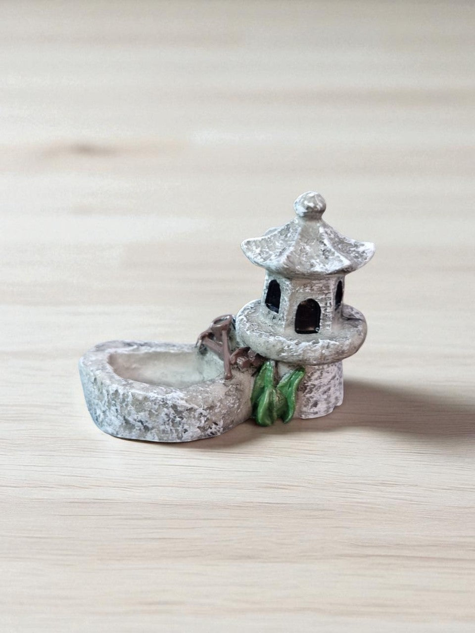 HOUSE POND MINIATURE (M-137)