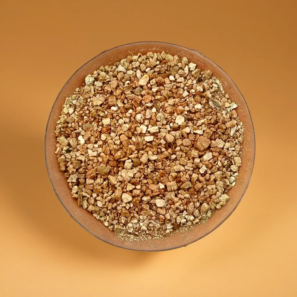 Vermiculite (10-15 gm)