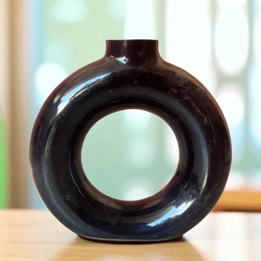 Black round planter
