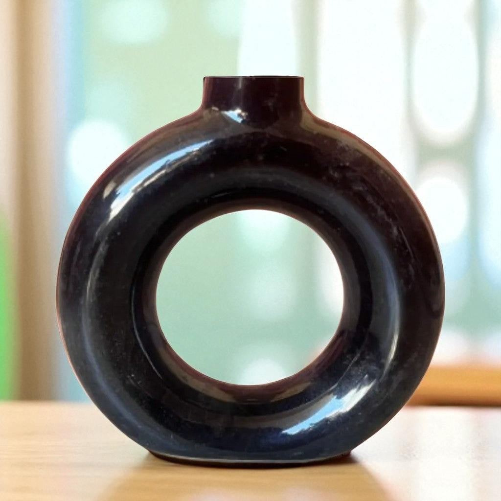 Black round planter
