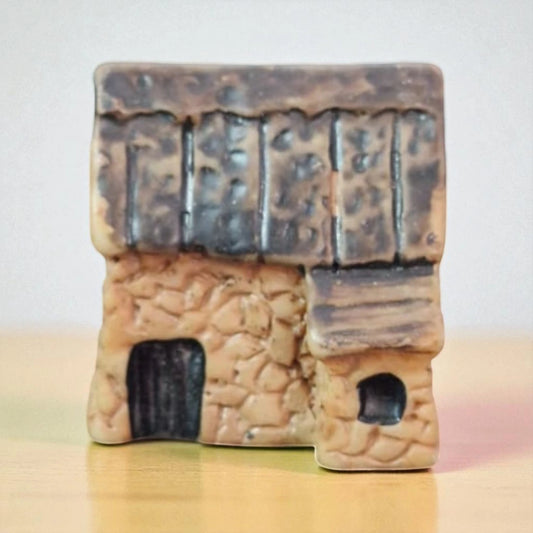 Small House 3 Miniature (M-300)